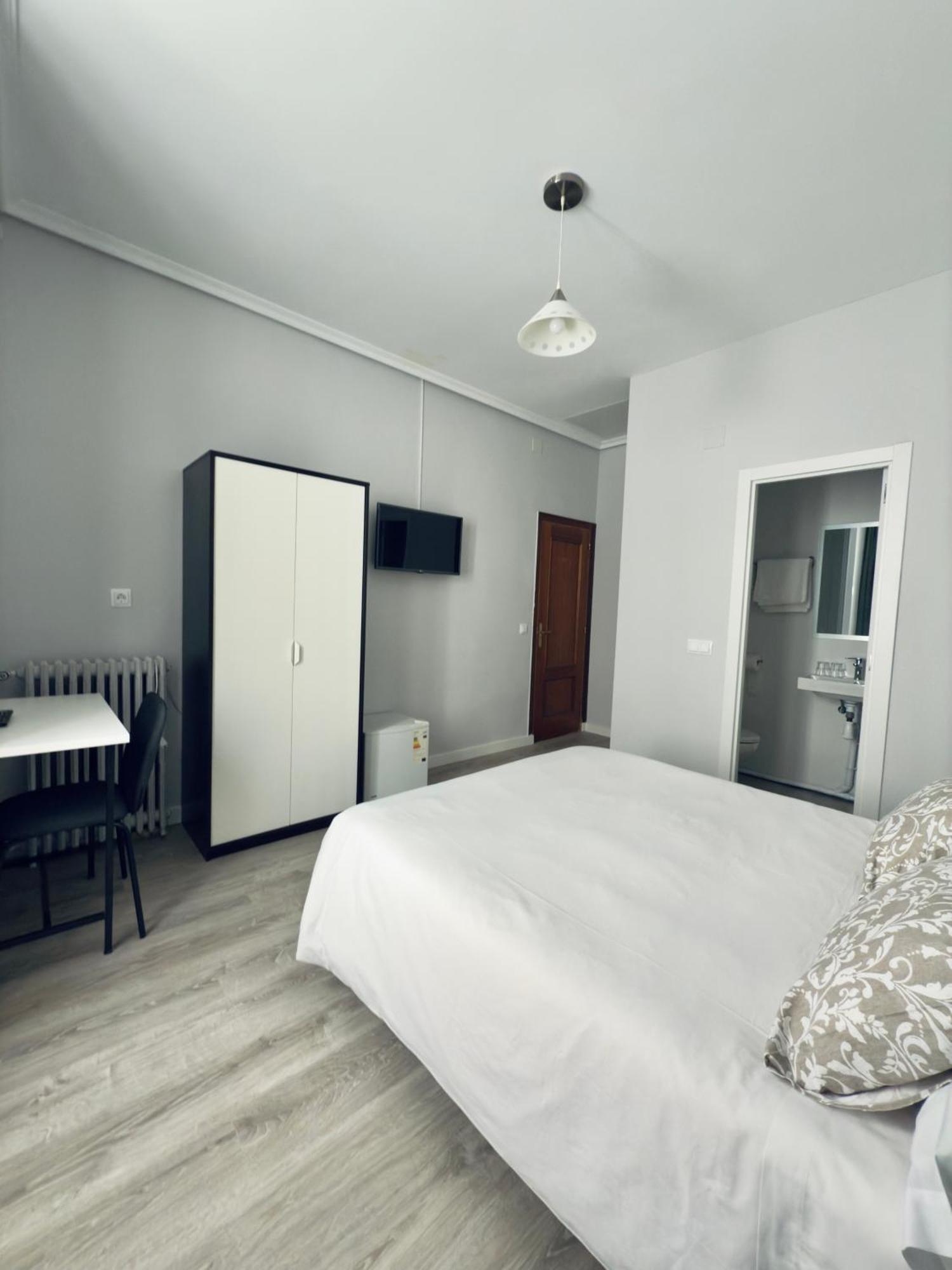 Hostal Conde De Alba 마드리드 외부 사진