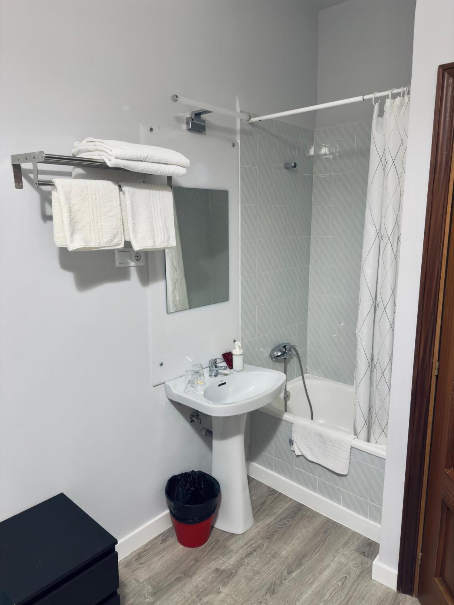 Hostal Conde De Alba 마드리드 외부 사진