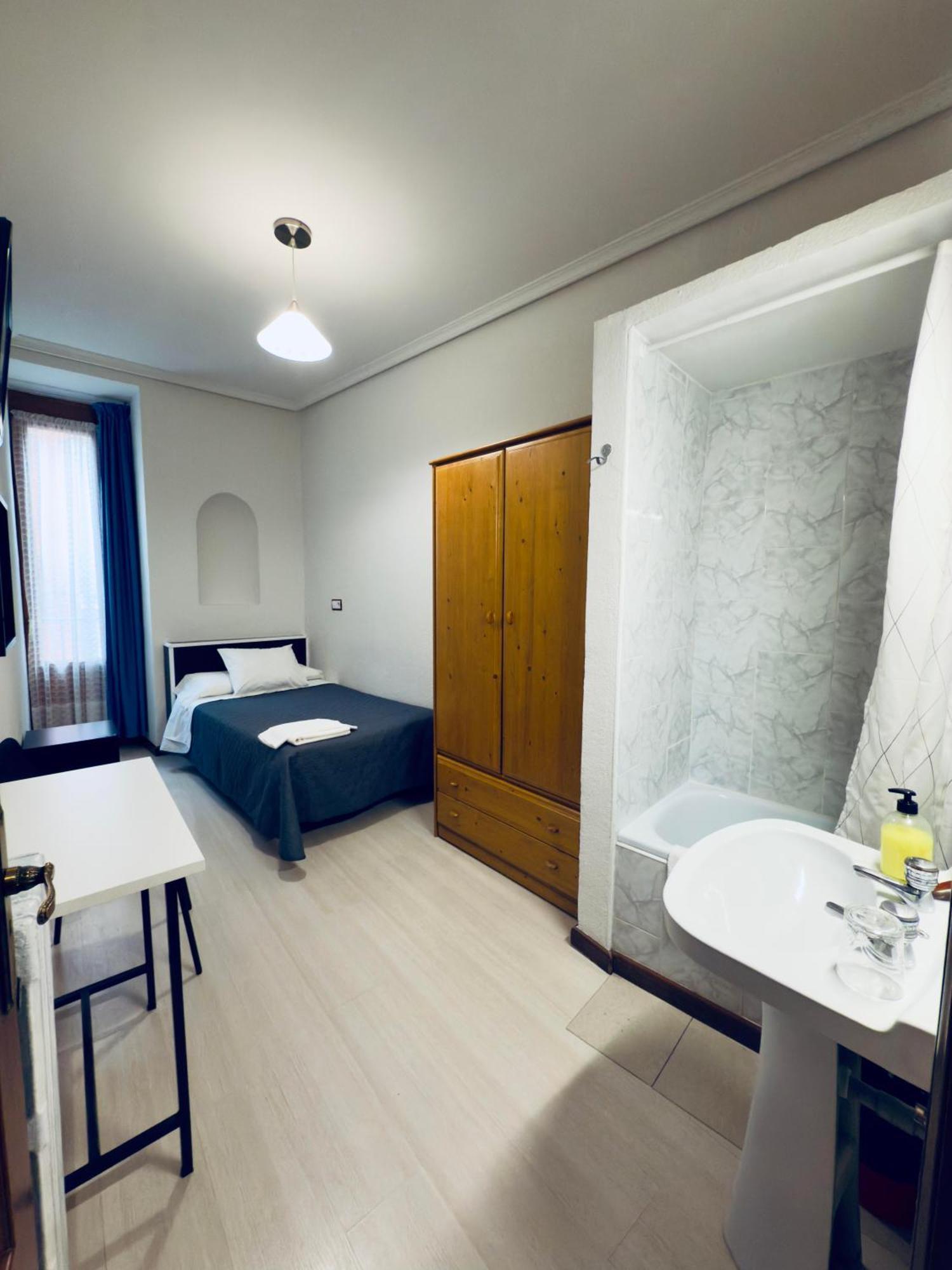 Hostal Conde De Alba 마드리드 외부 사진