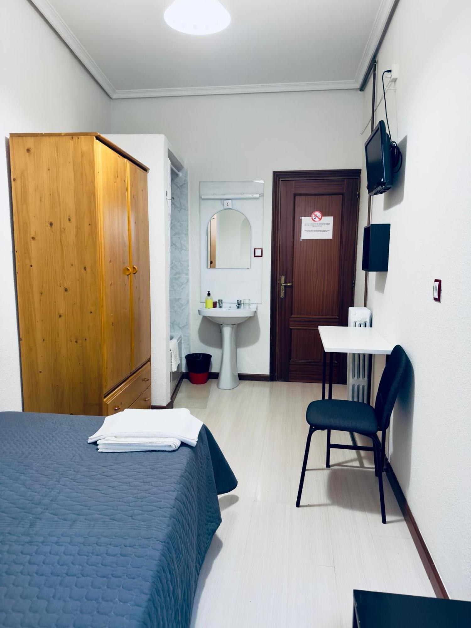 Hostal Conde De Alba 마드리드 외부 사진